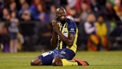 ZAVRŠIO NA ŠTAKAMA Bolta izneli na nosilima (FOTO)