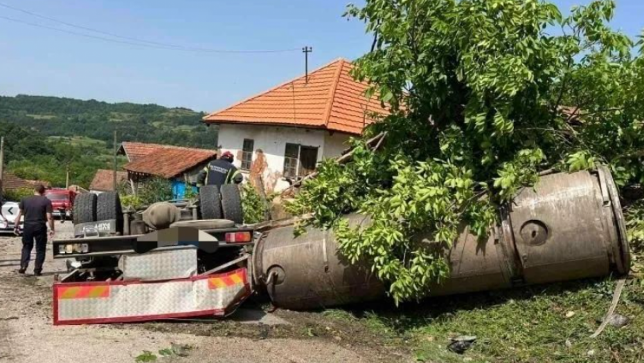 PREVRNUO SE KAMION KOD SOKOBANJE, KABINA VOZAČA SMRSKANA Stravični snimci sa lica mesta (FOTO)