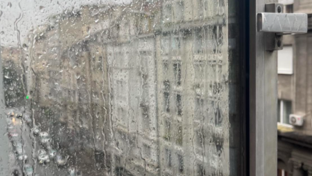 NEVREME SE SRUČILO NA BEOGRAD! Centar grada već pogođen pljuskovima i grmljavinom! (FOTO/VIDEO)