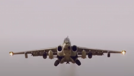 MOĆNI LETEĆI "TENK" SU-25 ODLETEO U VAZDUH Evo kako je uništen dragoceni avion u Ukrajini (VIDEO)