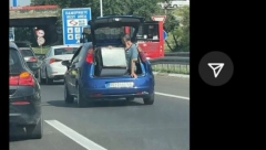 ŠIROM OTVOREN GEPEK NASRED AUTO-PUTA, A U NJEMU... Prizor sa Novog Beograda zaprepastio mnoge