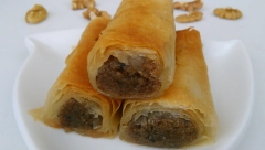 ROLOVANA BAKLAVA PRAVI RAJ ZA NEPCA Sa šljivama i orasima, posna i neodoljiva