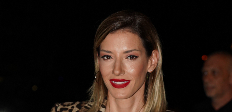 POJAVILA SE FOTKA JOVANE JOKSIMOVIĆ BEZ TRUNKE ŠMINKE! Kosa razbarušena, voditeljka ovako zapravo izgleda, javnost u čudu