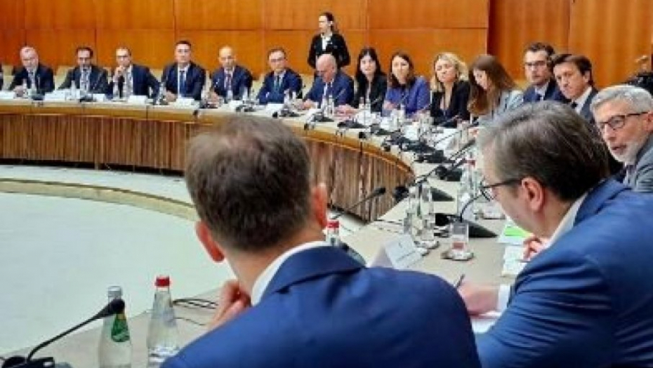 SASTANAK U PALATI SRBIJA: Vučić i Mali sa poslovnom delegacijom MEDEF