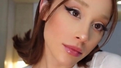 TERAO JE DA STAVI NOGU U USTA Slavna pevačica konačno progovorila o zlostavljanju tokom snimanja dečije serije, priče su jezive