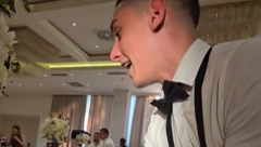 "DAJTE MU POVIŠICU!" Mladića iz Hrvatske ODUŠEVIO konobar koji ga je služio u Nišu (VIDEO)