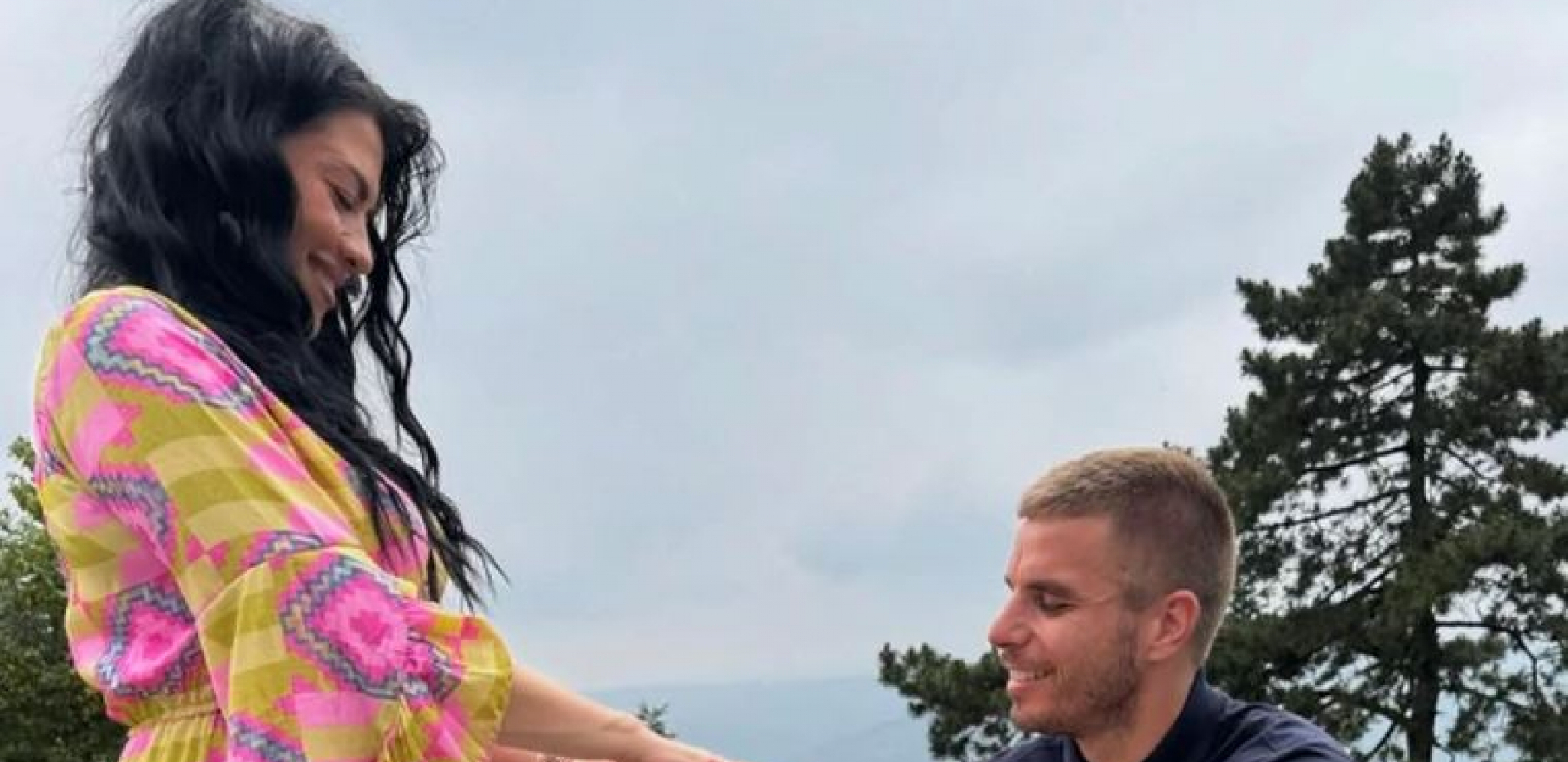 VERILA SE NAŠA POZNATA PEVAČICA Fudbaler sve organizovao u tajnosti na romantičnom putovanju