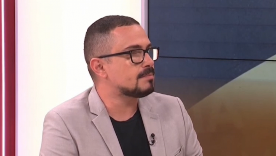 OPOZICIONI MEDIJI NE PRESTAJU SA NAPADIMA NA SVE SRPSKO Sad im smeta poruka da Srbi nisu genocidni: “Srbija je ludnica”!