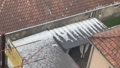 VIŠE OD 200 RAKETA ISPALJENO U GRADONOSNE OBLAKE Nevreme napravilo štetu u Kragujevcu, Topoli, Aranđelovcu, Gornjem Milanovcu...