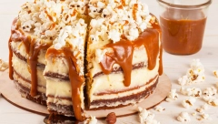 POSNA KARAMEL TORTA Nepečena očaravajuća poslastica koja se topi u ustima, a miriše na nedelju