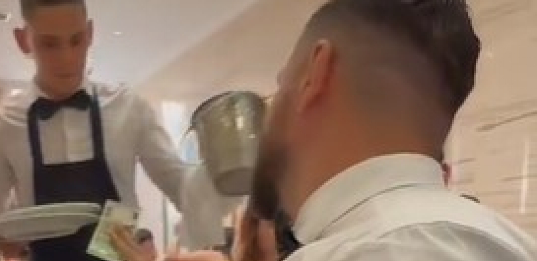 NIŠKI KONOBAR OSTAVIO HRVATA U ŠOKU "Hotel, molim vas reagirajte" (VIDEO)