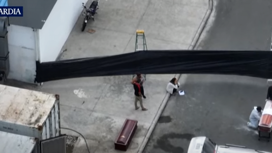 NESNOSAN SMRAD RASPALIH LJUDSKIH LEŠEVA SE ŠIRI GRADOM! Užas u glavnoj gradskoj mrtvačnici, STRAŠNE scene sa 200 tela kod kontejnera usnimljene dronom! (VIDEO)