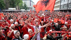 ALBANCI NE PRESTAJU DA PRAVE HAOS Ultrasi pokušali da se obračunaju sa Italijanima, morala policija da reaguje