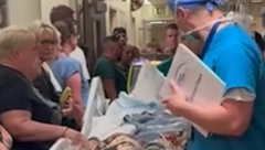 POSLEDNJI POZDRAV TERA SUZE NA OČI Pretužan snimak medicinske sestre dirnuo ceo svet (VIDEO)