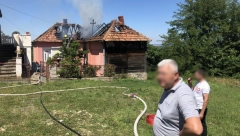 ŽENI IZ ORAŠCA IZGORELE RUKA I KOSA Tragedija izbegnuta za dlaku, zapalila se kuća, a vatra buknula zbog OVOGA