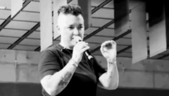 "JE**LA BIH IM MATER SAD" Marija Šerifović hitno prekinula koncert, besna se obratila momcima iz publike!
