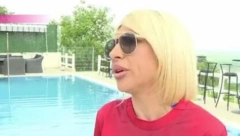 JOVANA JEREMIĆ SE SKINULA I UŽIVA U BAZENU! Brutalni kadrovi iz luks vile u Grockoj, voditeljka snimila svaki detalj