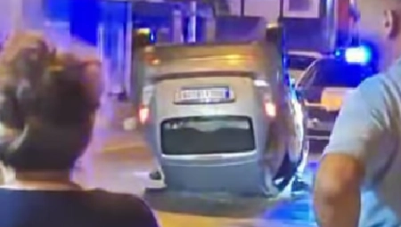 AUTO ZAVRŠIO NA KROVU Nesreća u Braće Jerković (VIDEO)
