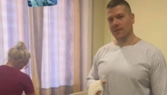 HOSPITALIZOVANA MAJKA SLOBE RADANOVIĆA Pevač objavio njenu sliku iz bolničkog kreveta: Žena koja me je rodila...