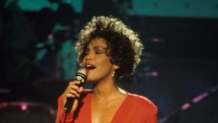 "IMAO SAM TAJ STRAŠAN PORIV DA JE ZAŠTITIM" Denzel Vašington se prisetio snimanja filma sa Vitni Hjuston, a po ovome će je pamtiti