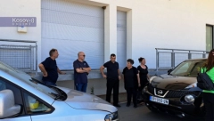 POTRESNA SCENA NA MERDARU Srpske porodice čekaju tela svojih najmilijih (VIDEO)