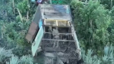 ČELIČNA ZVER PALA U DONJECKU Ukrajinska vojska zarobila ruski tenk kornjaču (VIDEO)