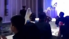 MLADOŽENJA SAZNAO DA GA MLADA VARA ''Bacio bombu'' na dan venčanja, usledio totalni haos! (VIDEO)