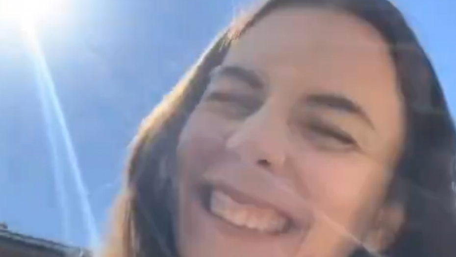 LJUDI GLEDAJU SNIMAK I PLAČU Studentkinja položila SVE ISPITE, a evo kako joj je to pošlo za rukom (VIDEO)