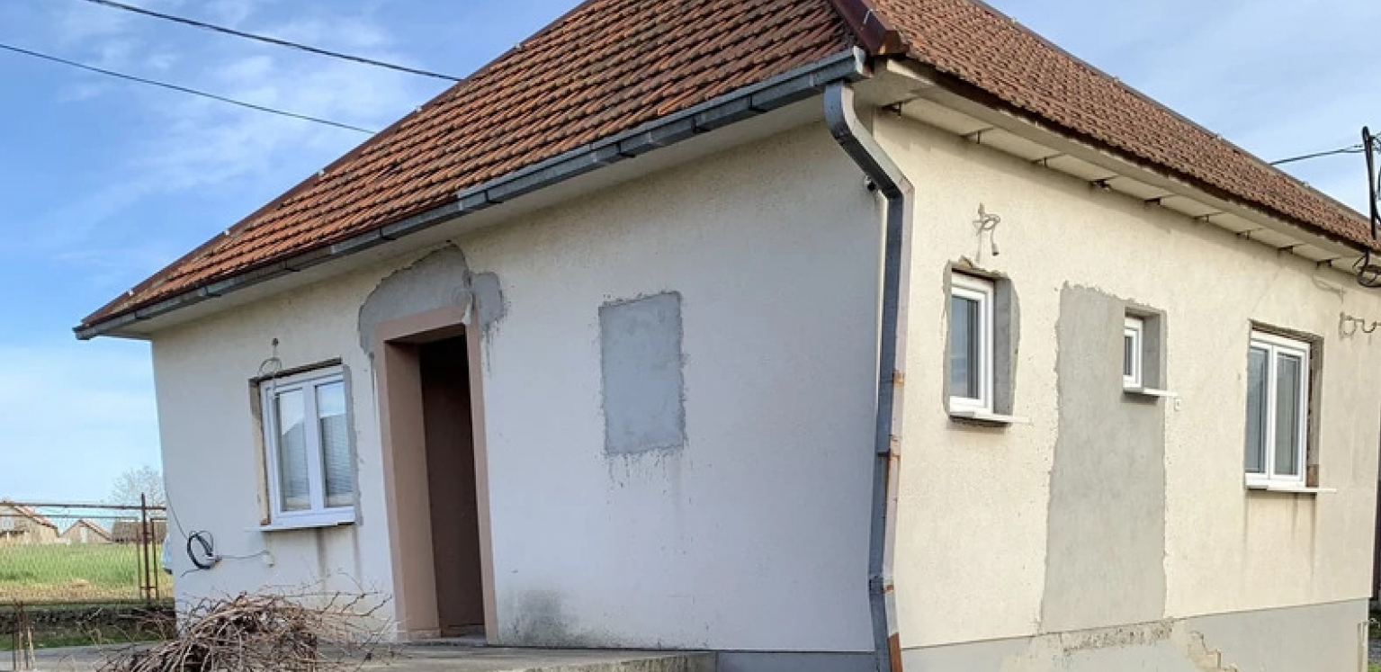 ZORANOV OGLAS OSTAVLJA BEZ REČI: Dve kuće i plac daje za neverovatne pare!