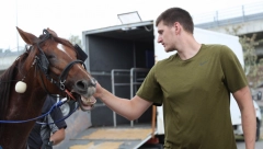 OVO JE POTPUNI HIT Pogledajte kako je Nikola Jokić reagovao kada mu je konj pobedio na hipodromu, jedan detalj je svima zapao za oko (VIDEO)