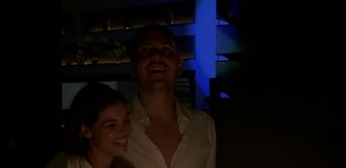 BRENIN SIN JAVNO ČESTITAO DEVOJCI ROĐENDAN! Poznata voditeljka blista u njegovom zagrljaju, objavio emotivnu fotografiju