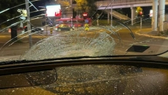 POKLOPCEM OD ŠAHTA GAĐAO AUTOMOBILE SA KROVA ADA MOLA Ovo je sreća u nesreći