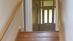 IZGLEDAJU KAO OBIČNE DRVENE STEPENICE Ako pogledate malo bolje, videćete nešto što bi svako poželeo u svom domu!