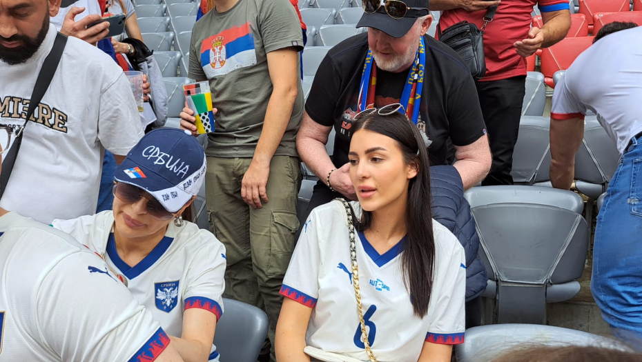 CECA PSOVALA TOKOM UTAKMICE PROTIV SLOVENIJE! Urnebesan komentar Anastasije Ražnatović, objavila hit fotku sa majkom