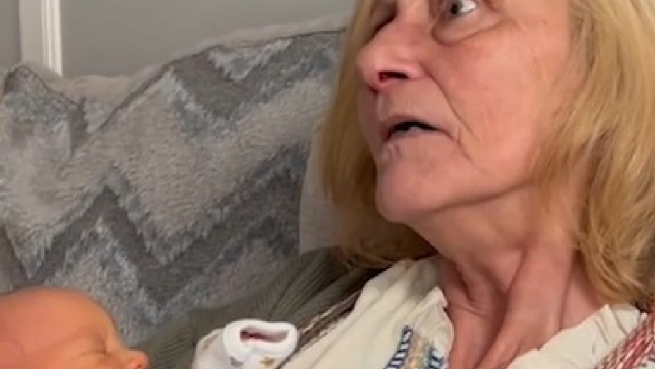IZNENAĐENA BAKA VRISNULA OD ŠOKA Njena ćerka i zet su ovu tajnu krili 9 meseci! (VIDEO)