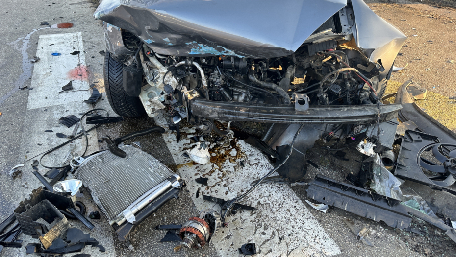 DELOVI AUTOMOBILA LETELI PO ASFALTU, VOZILA SMRSKANA Stravičan sudar u Terazijskom tunelu