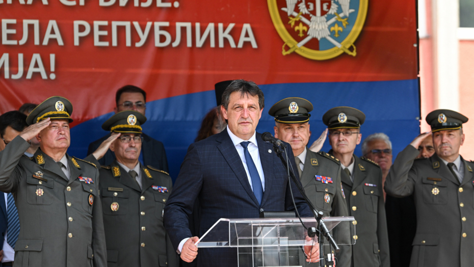 GAŠIĆ NA POLAGANJU ZAKLETVE VOJNIKA: Nećemo biti deo vojničkih saveza i o svojoj odbrani i bezbednosti brinućemo sami (FOTO)