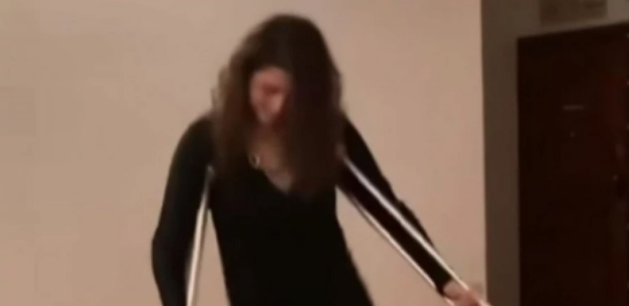 NAŠA GLUMICA NA ŠTAKAMA! Stravična povreda u toku predstave, evo u kakvom je stanju