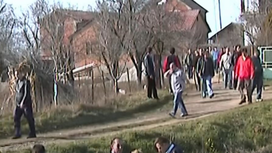 ROMI SE SEĆAJU PAKLA NA KOSOVU PRE 25 GODINA! Ovo je priča koja će vam slomiti srce, kuće im spaljivane, proganjani i proterivani!