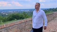 JAVNO PREVARIO ŽENU, PA ZAPROSIO LJUBAVNICU Pevač se nakon skandala vratio supruzi, ona mu sve oprostila
