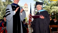 DIPLOMU ČEKALA OD DRUGOG SVETSKOG RATA Penzionerka (105) magistrirala na fakultetu nakon 80 godina (FOTO/VIDEO)