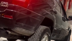 BESNI DŽIP SE SPUŠTA NIZ STEPENICE Snimak na mrežama razbesneo ljude (VIDEO)