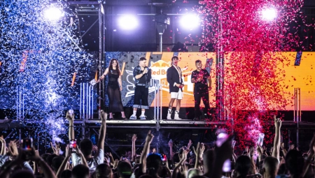 ŽURKA ZA PAMĆENJE – ODRŽAN RED BULL SOUNDCLASH,  PREKO 7.000 LJUDI ĐUSKALO UZ ,,MOLITVU” I ,,MI AMOR”, A DVA DECIBELA SU PRESUDILA POBEDNIKA