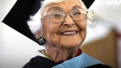 ZAVRŠILA SREDNJU ŠKOLU U DESETOJ DECENIJI Baka dobila diplomu u 93. godini!