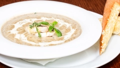 KREM ČORBA OD ŠAMPINJONA Pavlaka joj daje poseban šmek, a klasik bez premca