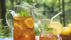 PRAVO LETNJE OSVEŽENJE Domaći ledeni čaj koji je neuporedivo bolji od kupovnog, ovaj sastojak mu daje poseban šmek