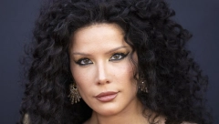 POZNATA PEVAČICA POJAVILA SE NA CRVENOM TEPIHU NAKON ŠTO JE OTKRILA DA JE TEŠKO BOLESNA Evo kako je izgledala