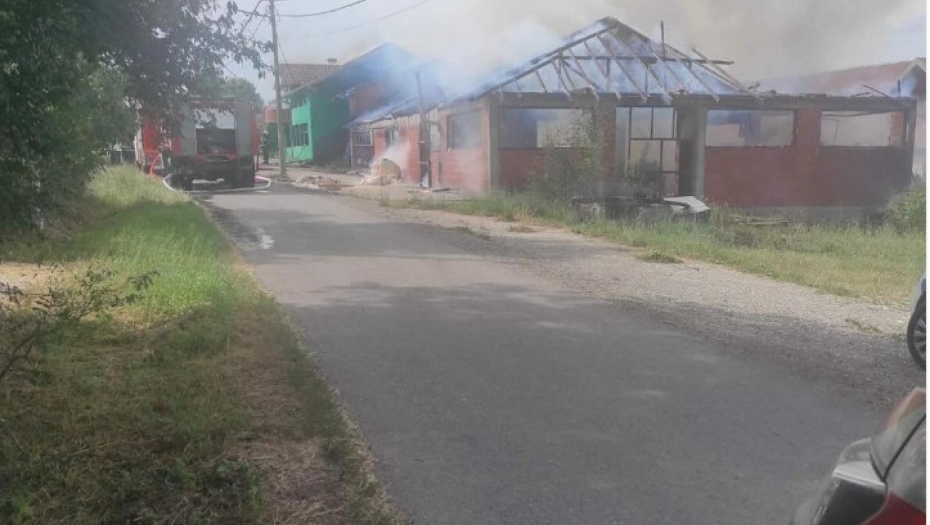 POŽAR KOD MLADENOVCA Izgorela strugara u Velikoj Krsni
