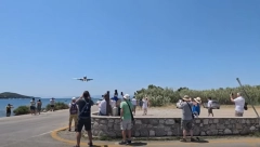 "IZUO NAS IZ PAPUČA, LETELI SMO TROSTRUKI SALTO U MORE": Srbin upozorio turiste koji idu u Grčku, obavezno pazite!