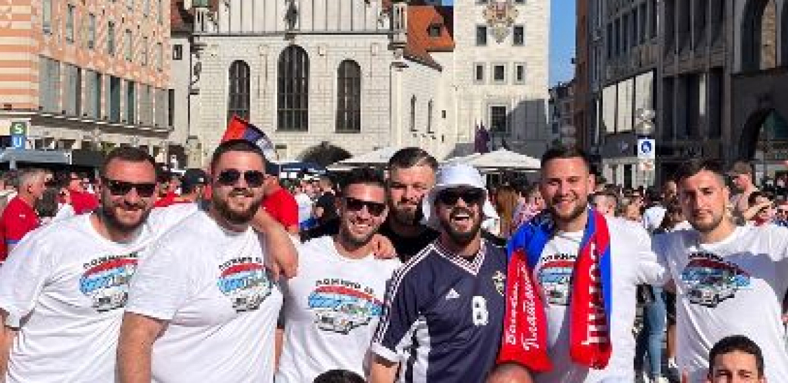 SRPSKI PEVAČ IZ DANSKE PRATI VEČERAŠNJU UTAKMICU Javno otkrio za koga navija, ljudi u šoku
